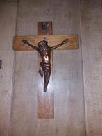 Koperen Jezus op houten kruis, 20 cm., Antiek en Kunst, Antiek | Religie, Ophalen of Verzenden