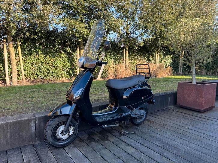 Senzo scooter 2022, Fietsen en Brommers, Snorfietsen en Snorscooters, Benzine, Ophalen