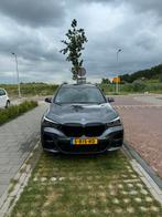 BMW X1 Sdrive18i 136pk Aut 2022 Grijs, Auto's, BMW, 3 cilinders, 750 kg, 1499 cc, 5 stoelen