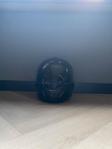 Helm voor op de brommer beschikbaar voor biedingen