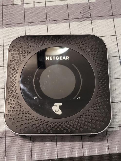Netgear Nighthawk M1, Computers en Software, Routers en Modems, Gebruikt, Router met modem, Ophalen of Verzenden