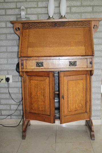 secretaire  moet weg  opruiming  verhuizing!!!   zeer nette beschikbaar voor biedingen