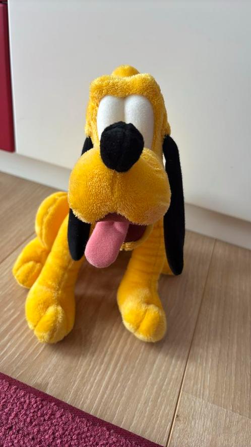 Pluto knuffel - Disney - 33 cm, Verzamelen, Disney, Zo goed als nieuw, Knuffel, Goofy of Pluto, Ophalen of Verzenden