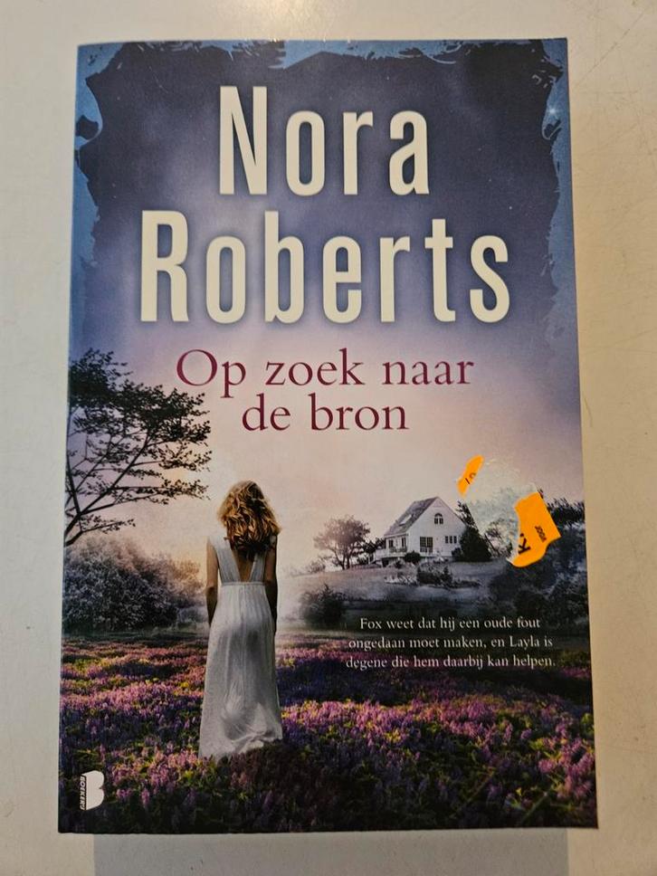 Nora Roberts - op zoek naar de bron, Boeken, Thrillers, Gelezen, Ophalen of Verzenden