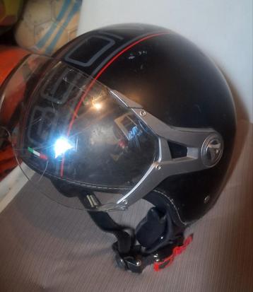Te koop goede brommerhelm maat L  BEON DESIGN beschikbaar voor biedingen