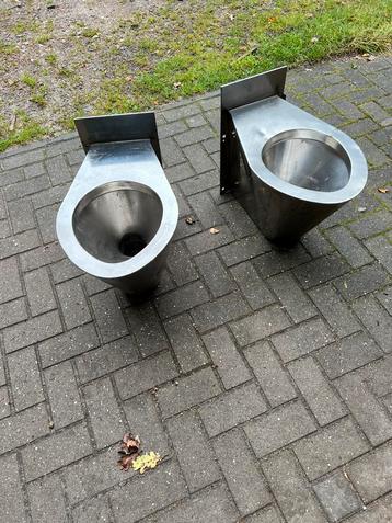 RVS toiletpotten 2 stuks beschikbaar voor biedingen