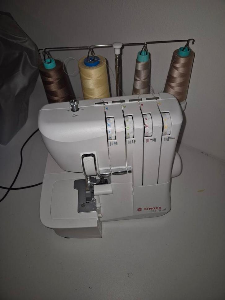 Singer Lockmachine - Perfect voor al uw naaiprojecten!, Hobby en Vrije tijd, Naaimachines en Toebehoren, Gebruikt, Lockmachine