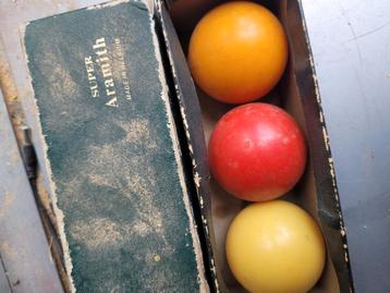 Een set ( 3 stuks )  super aramith biljardballen  beschikbaar voor biedingen