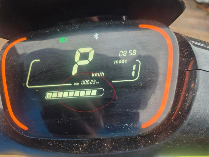 Mooie en nieuwe uitziende 1 jaar jonge Witte Segway E110S, Fietsen en Brommers, Scooters | Overige merken, Nieuw, Maximaal 25 km/u