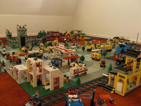 Te koop complete LEGO stad jaren 70, 80, 90, Kinderen en Baby's, Speelgoed | Playmobil, Gebruikt, Ophalen
