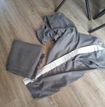 2 grijze overgordijnen Leen Bakker., Ophalen, Zo goed als nieuw, 200 cm of meer