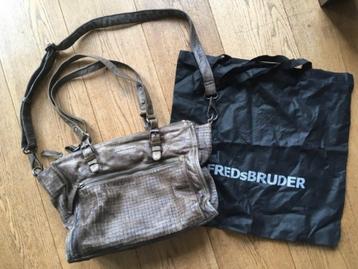 schoudertas Fred Bruder Nieuwstaat! beschikbaar voor biedingen
