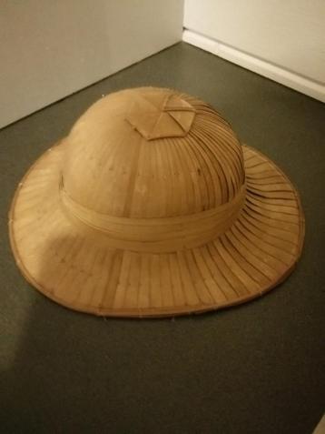 VINTAGE RIETEN ROTAN JUNGLE HOED IN MOOIE STAAT VERKEREND.
 beschikbaar voor biedingen