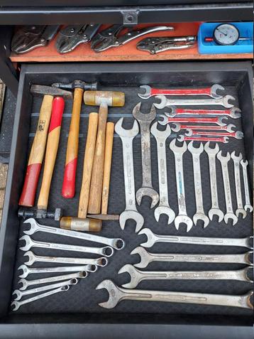 Gereedschap in gereedschapskar beschikbaar voor biedingen