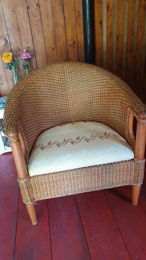 GRATIS rotan fauteuil, Huis en Inrichting, Fauteuils, Gebruikt, Stof, Ophalen
