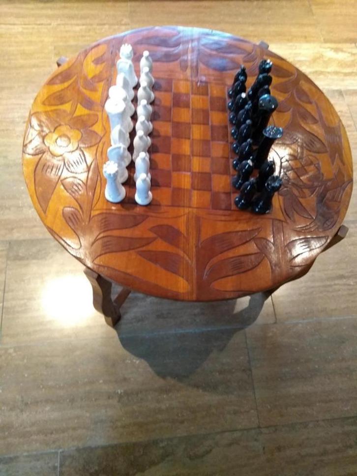 Salontafel Handgesneden schaakblad Javaans teak Diam. 66cm, Antiek en Kunst, Antiek | Meubels | Tafels, Ophalen of Verzenden