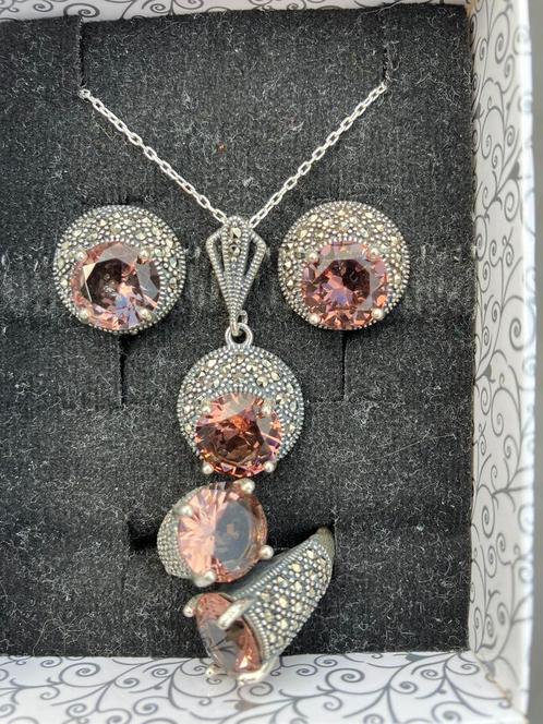 Prachtige zilveren zultanite setje, Sieraden, Tassen en Uiterlijk, Oorbellen, Nieuw, Knopjes of Stekers, Zilver, Overige kleuren