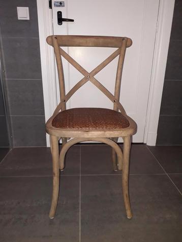 Prachtige oud eiken stoelen beschikbaar voor biedingen