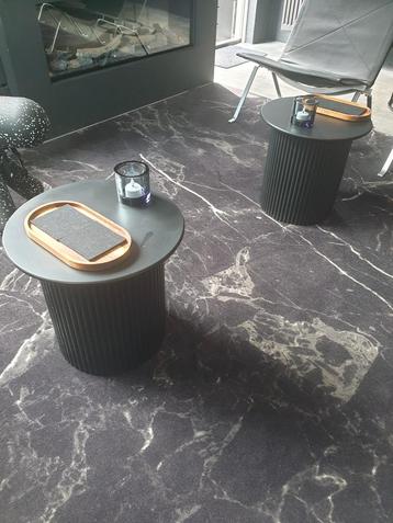 2 mooie bijzet tafeltjes 