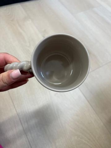 4 Nieuwe Kopjes beschikbaar voor biedingen