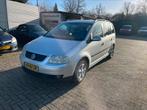 Volkswagen Touran 1.6 85KW 2004 Grijs 6 bak APK AIRCO, Auto's, Volkswagen, 74 €/maand, Zwart, 116 pk, Origineel Nederlands