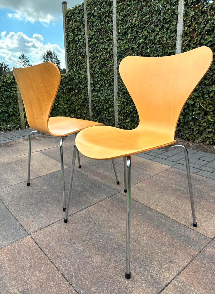 Fritz Hansen Butterfly/Vlinderstoel 2 stuks in goede  staat, Huis en Inrichting, Stoelen, Zo goed als nieuw, Bruin, Ophalen of Verzenden