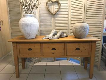 Oud Grenen side-Table beschikbaar voor biedingen