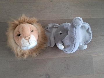 Pluchen dierenkop voor aan de muur. beschikbaar voor biedingen