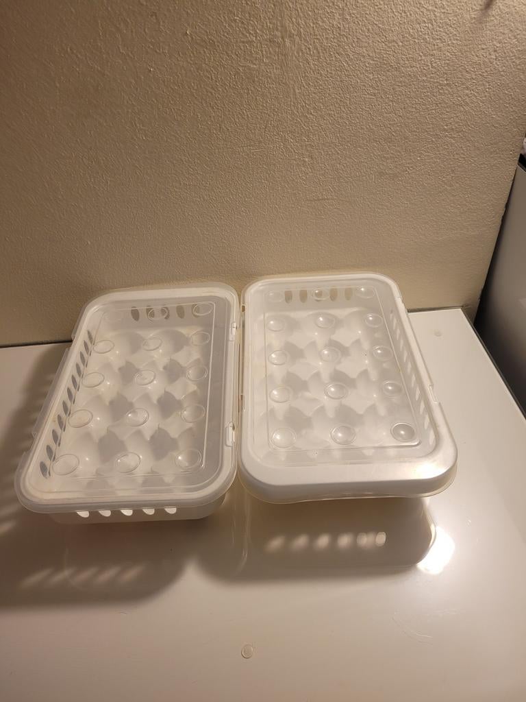 Eierdoos / Eierhouder - Wit, Huis en Inrichting, Keuken | Tupperware, Ophalen of Verzenden, Zo goed als nieuw, Wit, Bus of Trommel