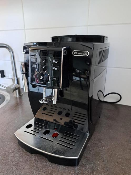Dēlonghi koffiemachine, Witgoed en Apparatuur, Koffiezetapparaten, Gebruikt, Koffiebonen, Koffiemachine, 2 tot 4 kopjes, Afneembaar waterreservoir