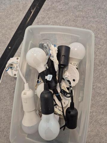Partij Verhuisfittingen + LED Lampen (ca. 10 stuks) beschikbaar voor biedingen