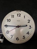 Hollandia elektrische, metalen wandklok, Ophalen of Verzenden, Gebruikt, Analoog, Wandklok