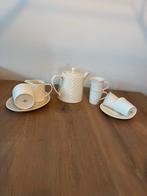 Theeservies: Theepot, melkkan, suikerpot, 4 kop en schotels, Nieuw, Ophalen of Verzenden, Effen, Kop(pen) en/of Schotel(s)