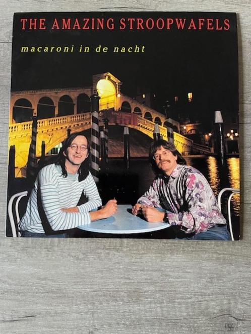 LP The Amazing Stroopwafels - Macaroni In De Nacht - 1990, Cd's en Dvd's, Vinyl | Nederlandstalig, Zo goed als nieuw, Levenslied of Smartlap