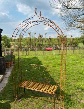 3 maten rozenbogen. IJzeren tuinbank. beschikbaar voor biedingen
