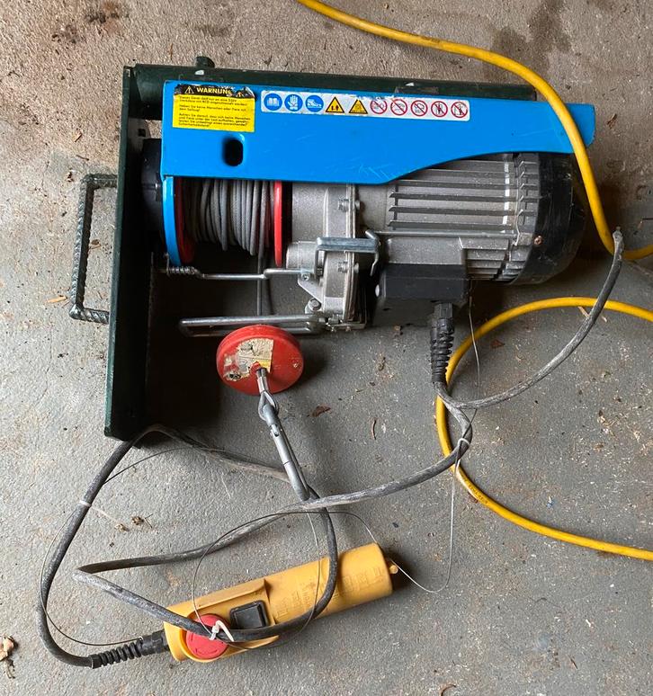 Lier, pomp, dommekracht, grondboren etc. voor waterputten, Doe-het-zelf en Verbouw, Lieren en Takels, Gebruikt, Ophalen