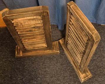 2 Houten Luiken / Louvredeuren op voet L / Decoratie beschikbaar voor biedingen