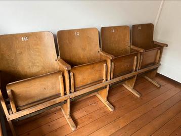 Antiek setje 4 bioscoopstoelen beschikbaar voor biedingen