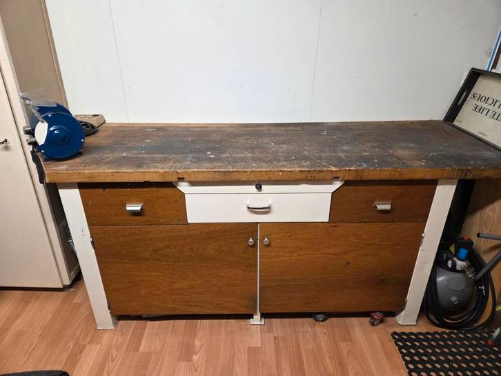 Solide werkbank van 2 meter., Doe-het-zelf en Verbouw, Werkbanken, Gebruikt, 170 cm of meer, Ophalen