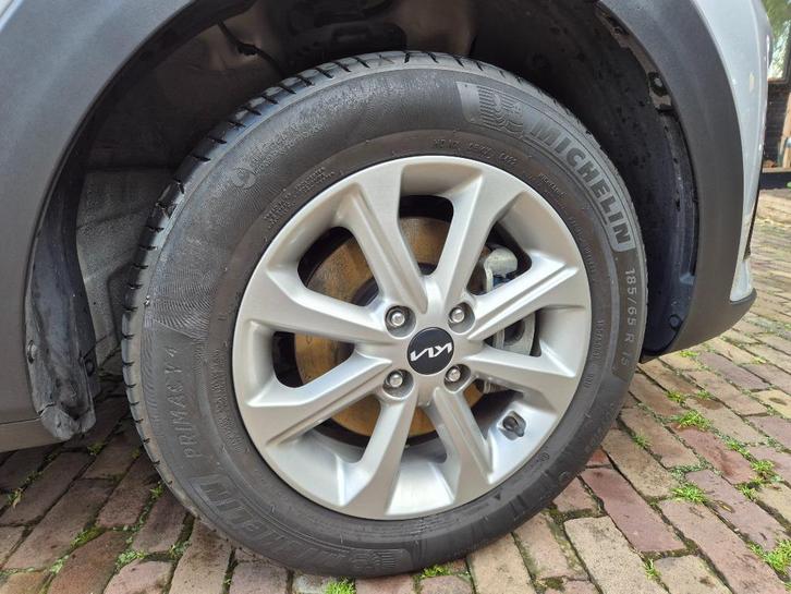 KIA STONIC VELGEN 15 INCH MET ZOMERBANDEN 185/65 R 15 IZGS, Auto-onderdelen, Banden en Velgen, Velg(en), Zomerbanden, 15 inch