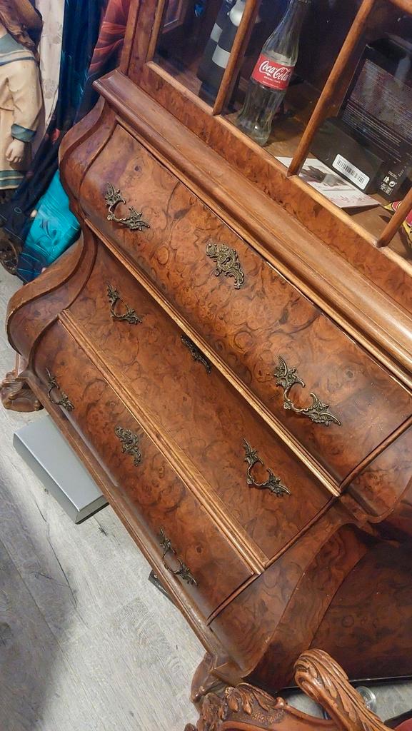 Barok Vitrinekast met Leeuwenpoten, Antiek en Kunst, Antiek | Meubels | Kasten, Ophalen of Verzenden