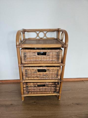 Vintage Rotan Nachtkastje met 3 Lades beschikbaar voor biedingen