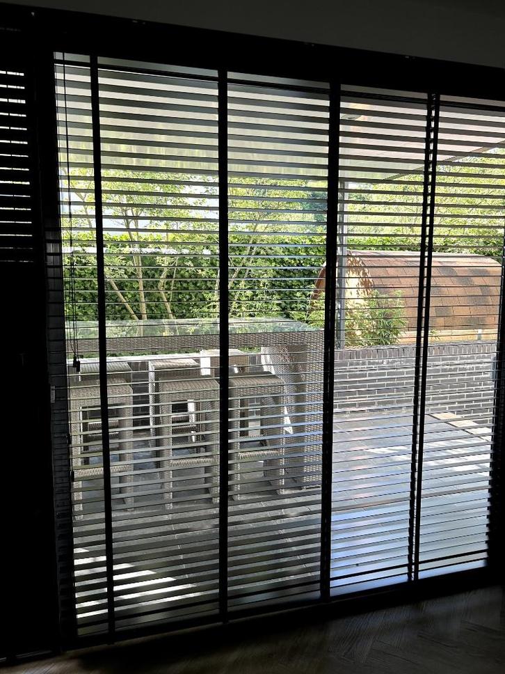 Zwarte bamboe lamellen OPHALEN in HARDERWIJK of Echt, Huis en Inrichting, Stoffering | Gordijnen en Lamellen, Gebruikt, 200 cm of meer