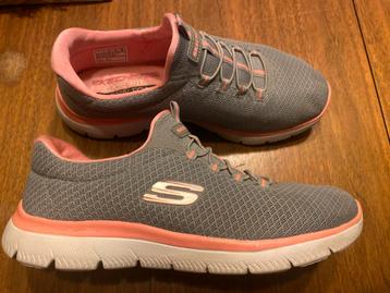 Skechers Slip-on ‘Summits’ in Grijs/Roze maat 37 beschikbaar voor biedingen