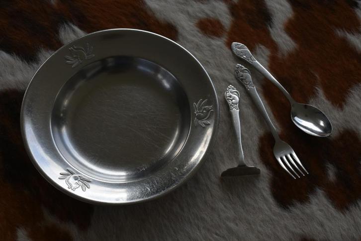 Gero Zilmeta eekhoorntje kinder serviesje oa bord vork 70s, Antiek en Kunst, Antiek | Bestek, Ophalen of Verzenden