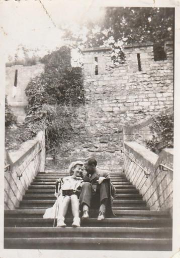 Valkenburg 2 oude foto,s kasteel 1945  beschikbaar voor biedingen
