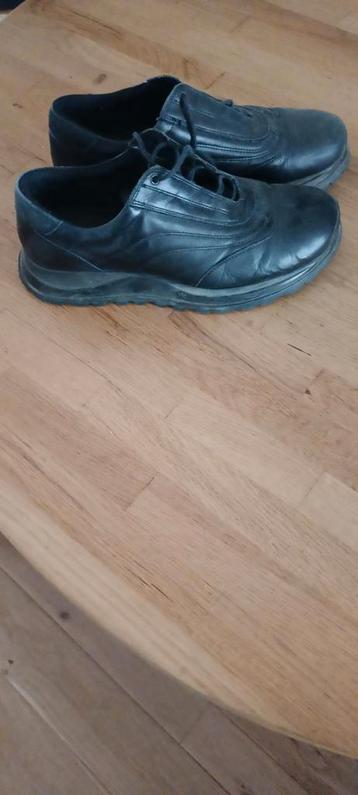 Stevige winter schoenen maat 45 beschikbaar voor biedingen