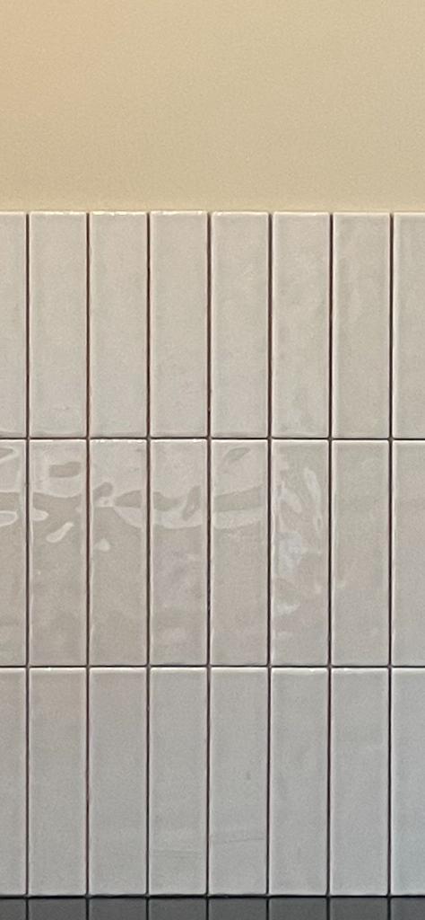Cloudy grey glossy keramieken wand tegels 5 x 20 cm Sottocer, Doe-het-zelf en Verbouw, Tegels, Nieuw, Wandtegels, Keramiek, 20 tot 40 cm
