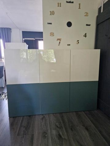 Ikea besta dressoir wit met hoogglans wit en groene fronten. beschikbaar voor biedingen