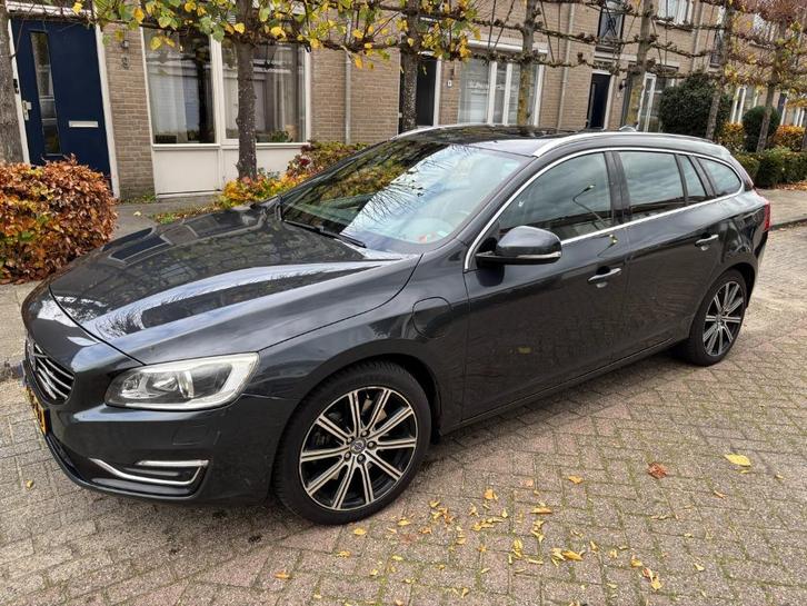 Volvo V60 D6 215+70pk Plug-in Hybrid 2014 Grijs, Auto's, Volvo, Particulier, V60, 4x4, ABS, Achteruitrijcamera, Adaptieve lichten